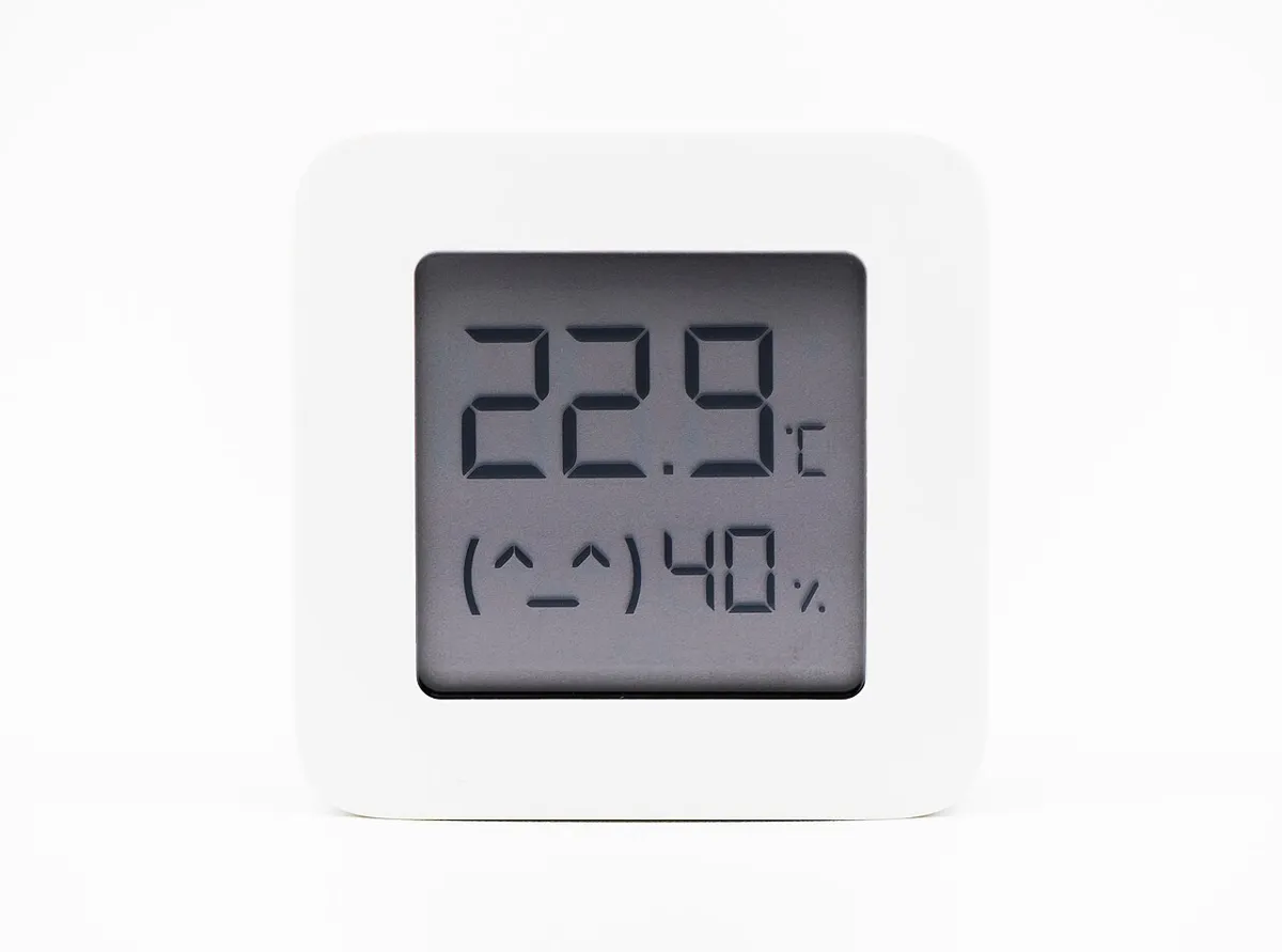 Digitales Hygrometer mit Anzeige von Temperatur und Luftfeuchtigkeit